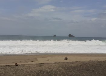 BMKG Minta Waspadai Gelombang Tinggi Pantai Selatan